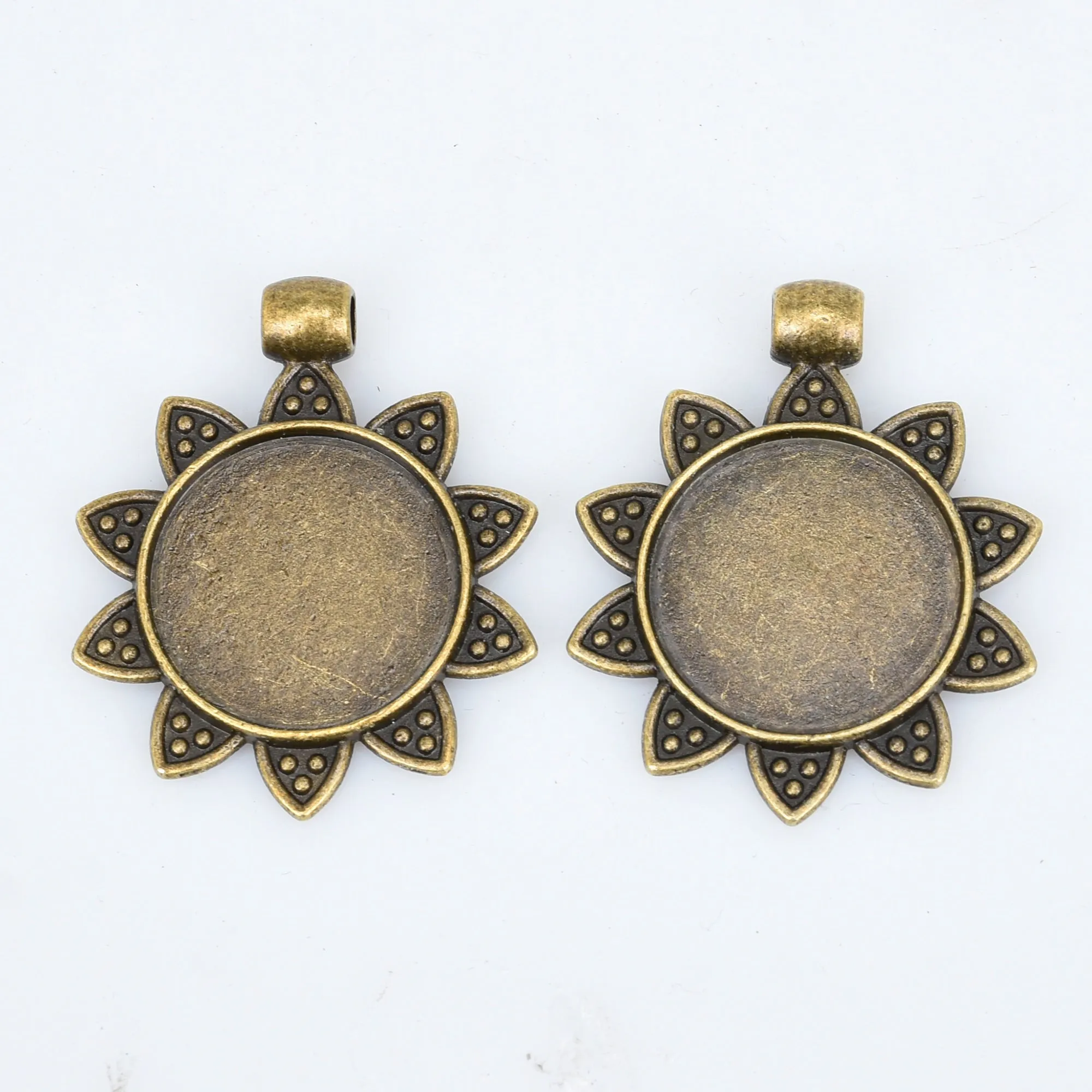 20mm Round Alloy Pendant Tray Vintage flower pendant setting with connector bail Jewelry Findings Pendants 10pcs 102931