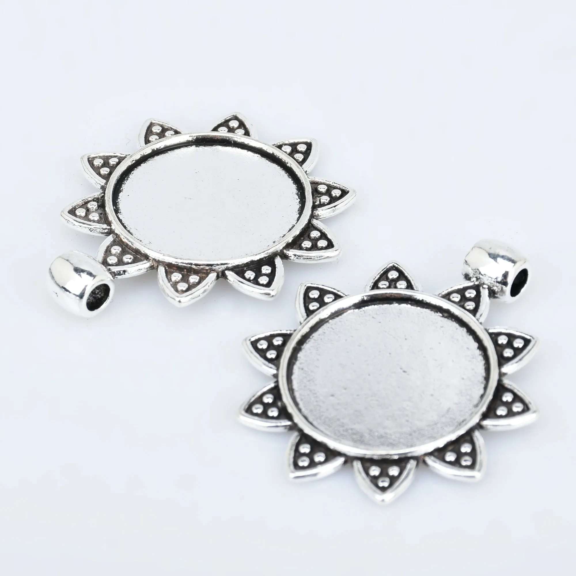 20mm Round Alloy Pendant Tray Vintage flower pendant setting with connector bail Jewelry Findings Pendants 10pcs 102931