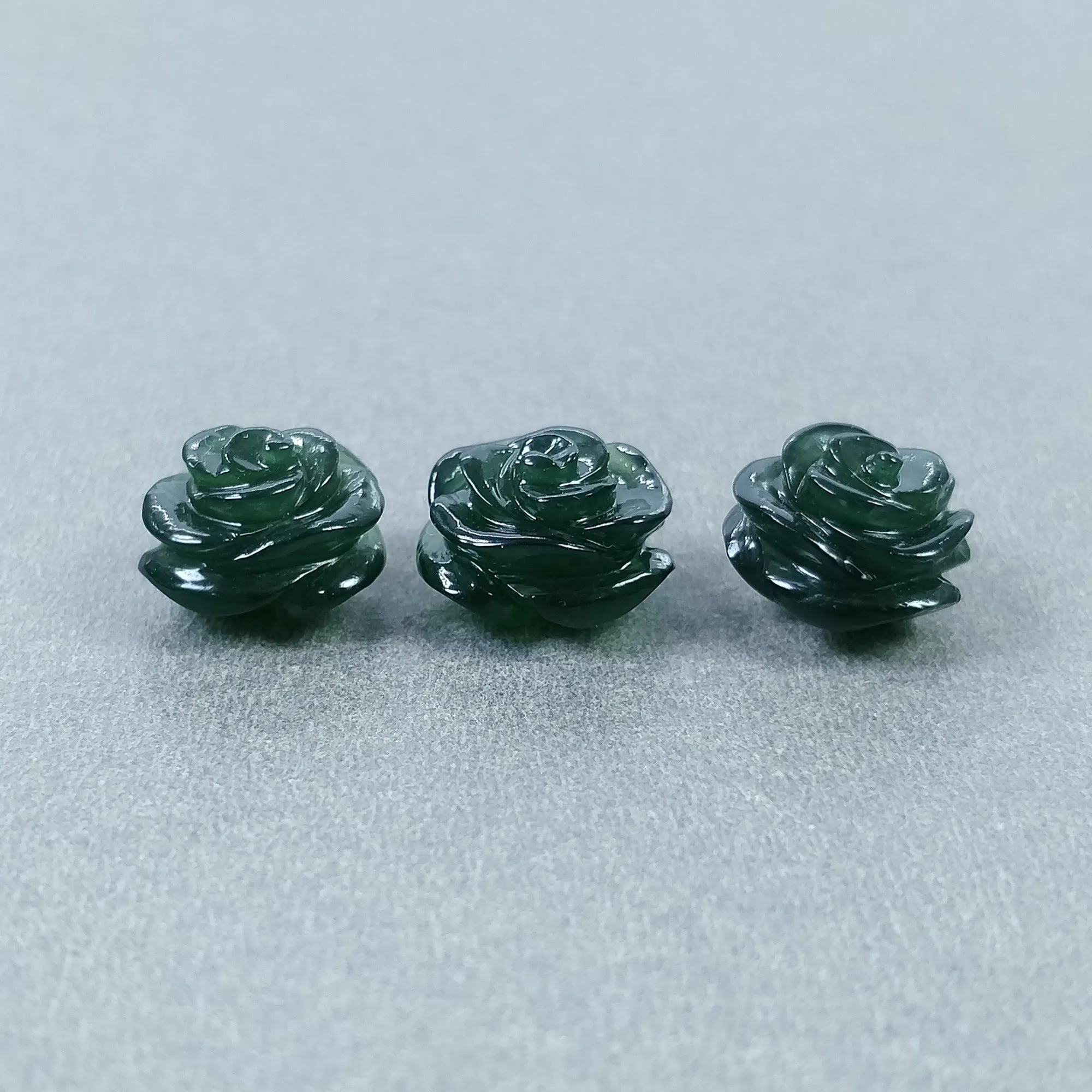 ANTIGORITE SERPENTINE Gemstone Carving : 21.65cts Natural Untreated Green Serpentine Hand Carved FLOWER 12mm - 13mm 3pcs