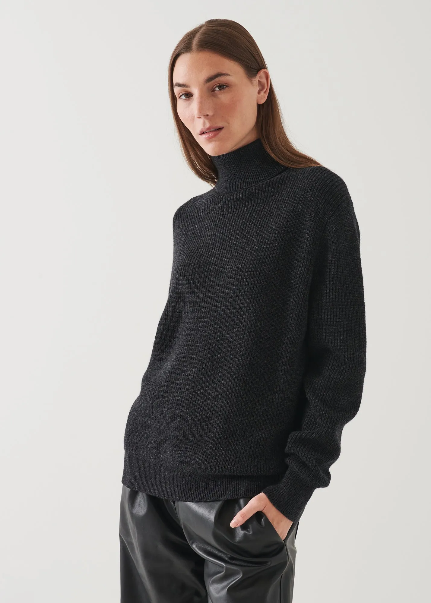 BOYFRIEND RIBBED TURTLENECK