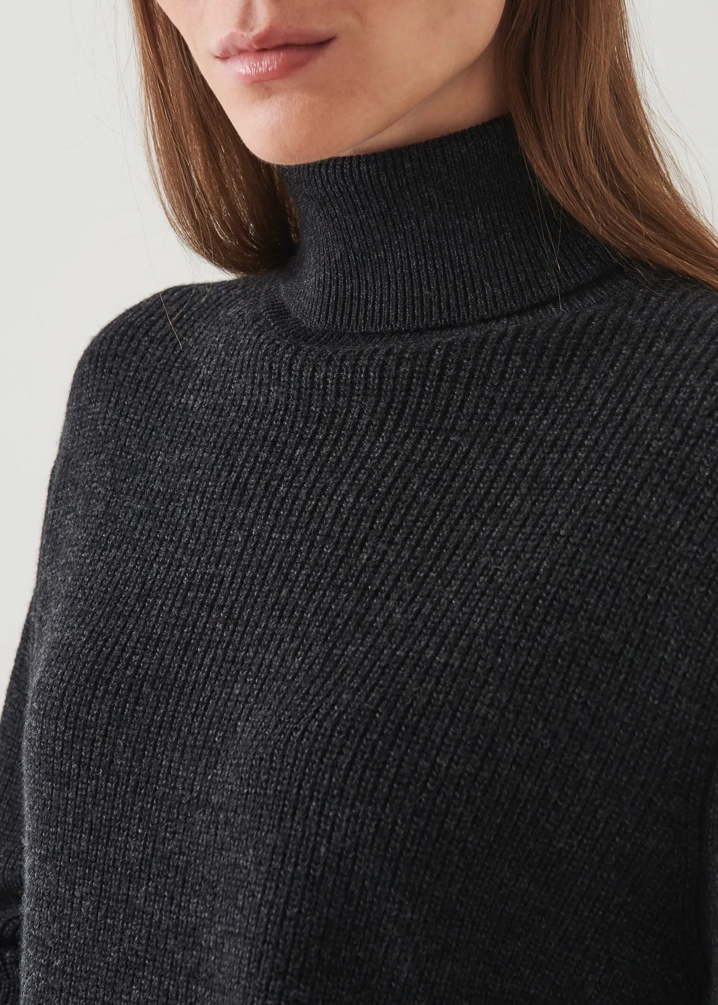 BOYFRIEND RIBBED TURTLENECK