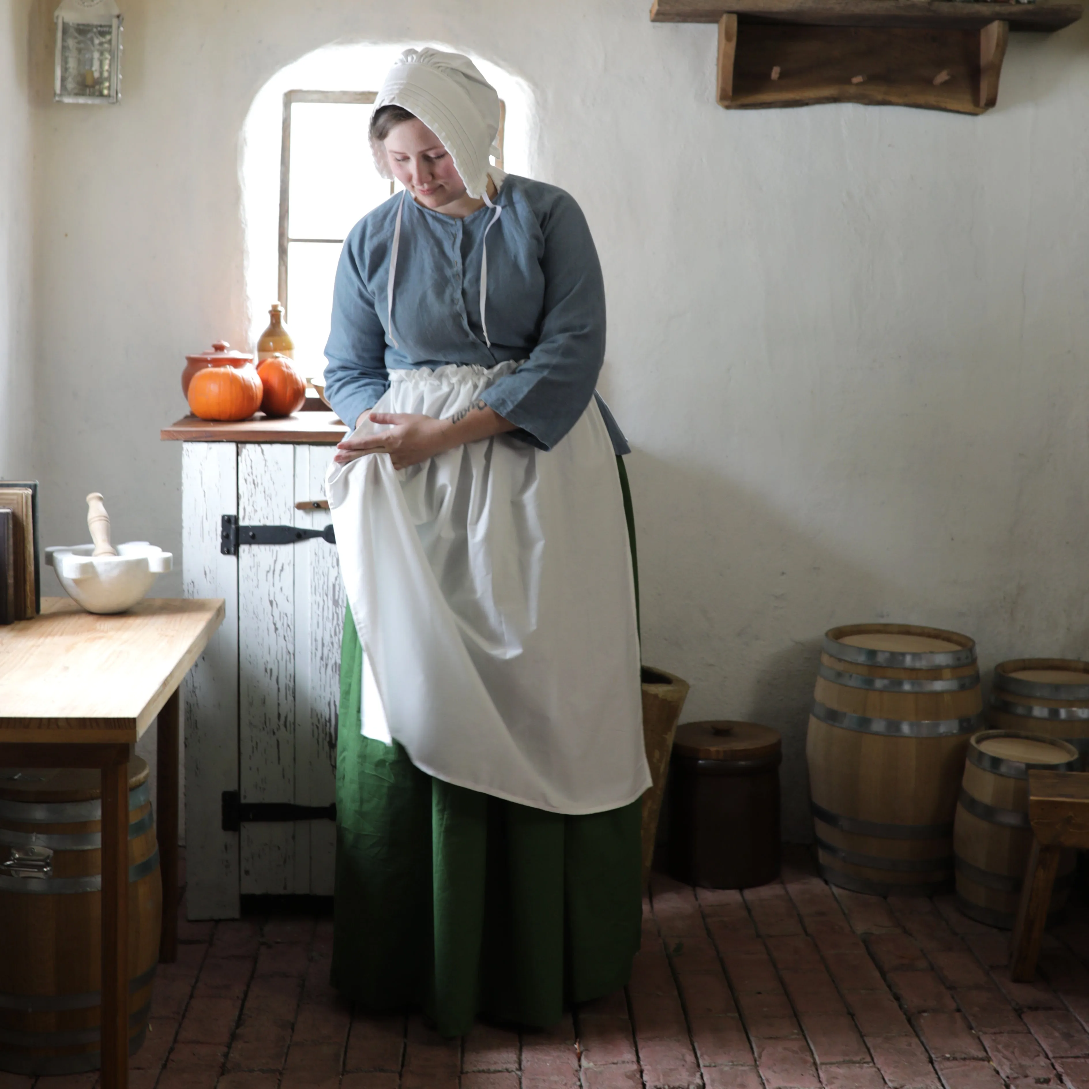 Drawstring Apron in White Muslin