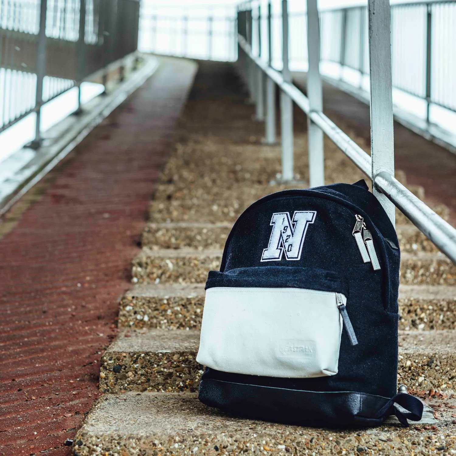 EASTPAK WYOMING NEW ERA NAVY FELT 1920