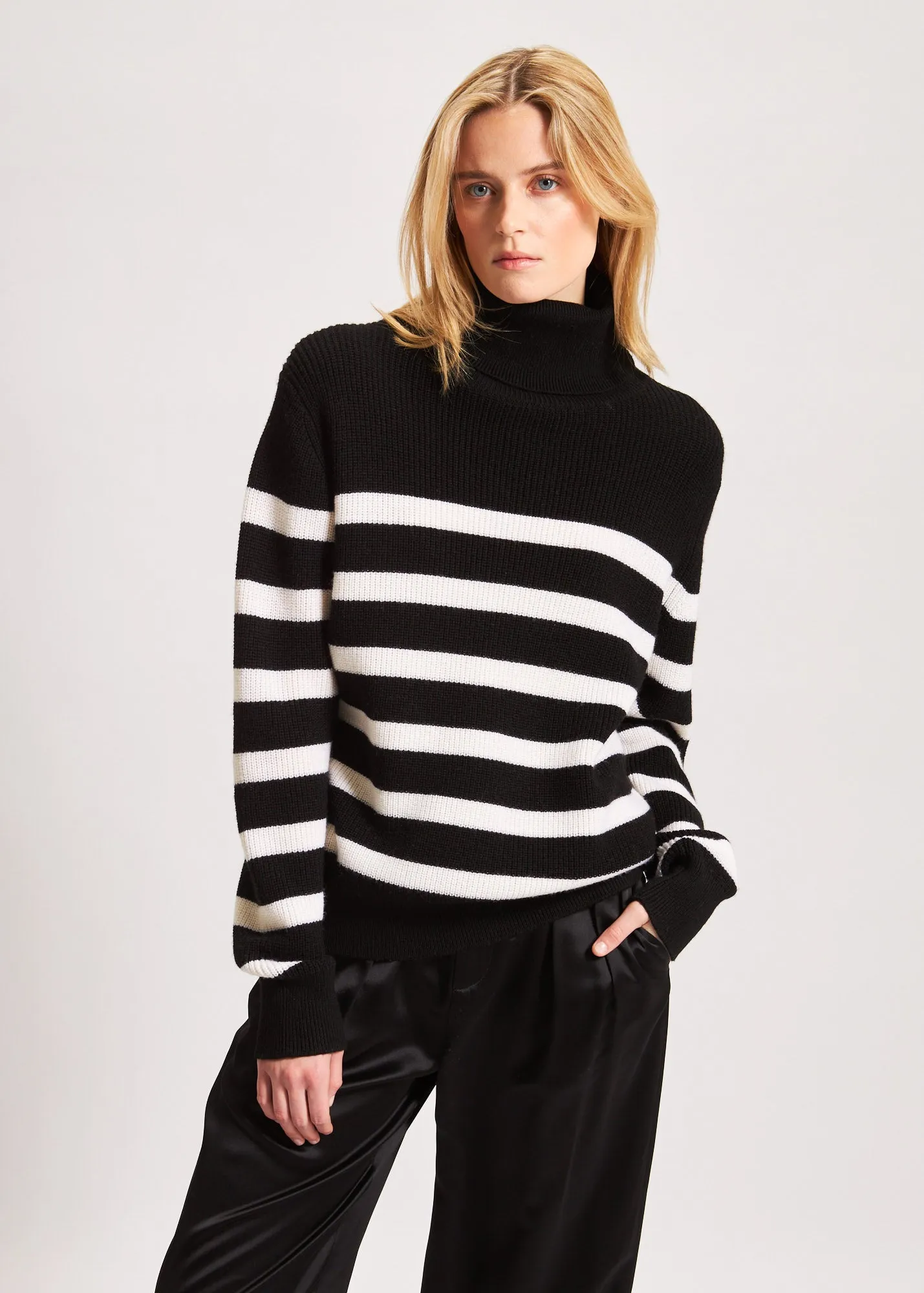 STRIPED BOYFRIEND TURTLENECK