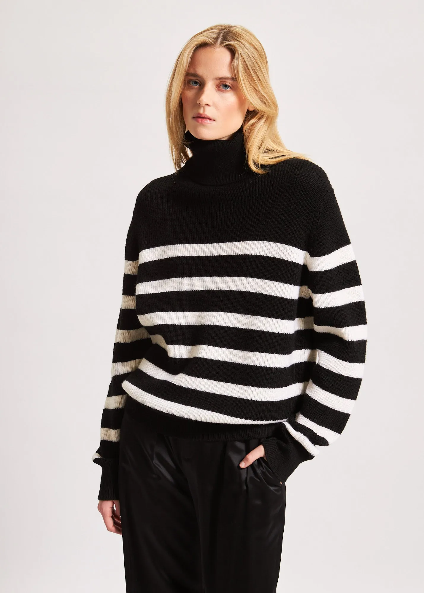 STRIPED BOYFRIEND TURTLENECK